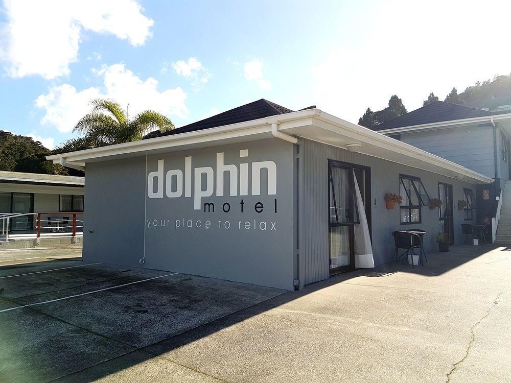Dolphin 4*