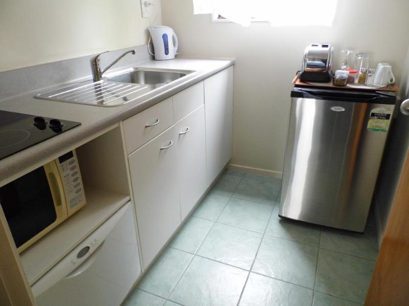 Dolphin Motel 4*